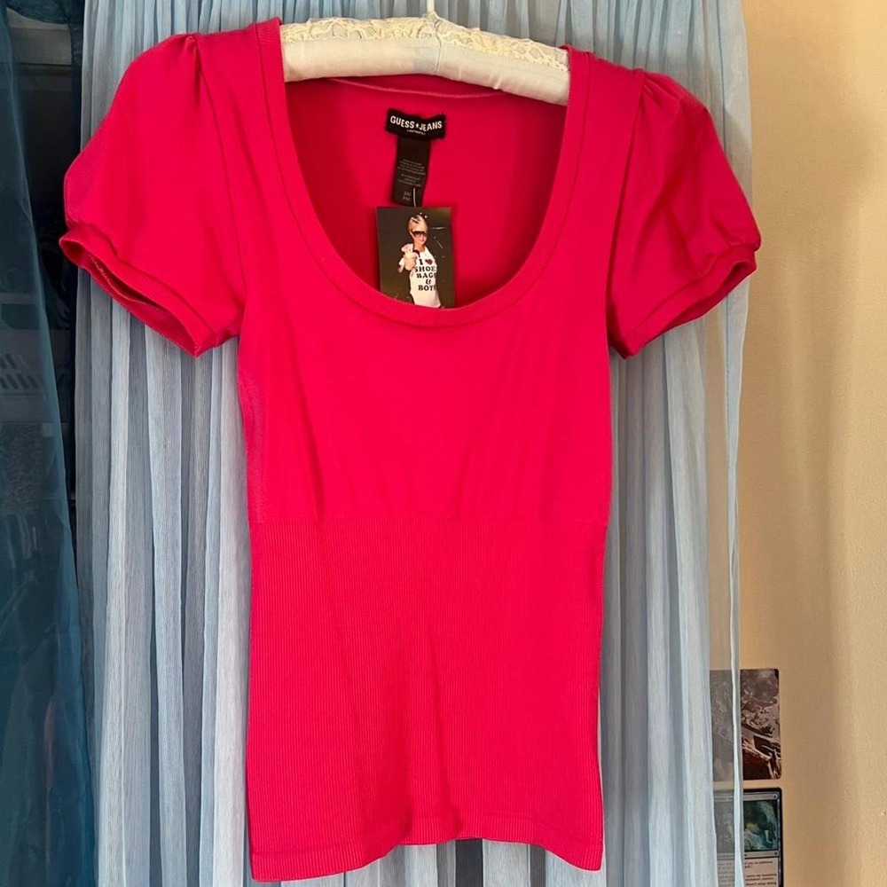 GUESS JEANS Hot Pink Scoop Neck Puff Sleeve Henley Top